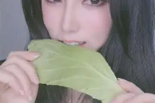 震惊！卢昱晓因片场不当行为塌房网友热议职业素养问题